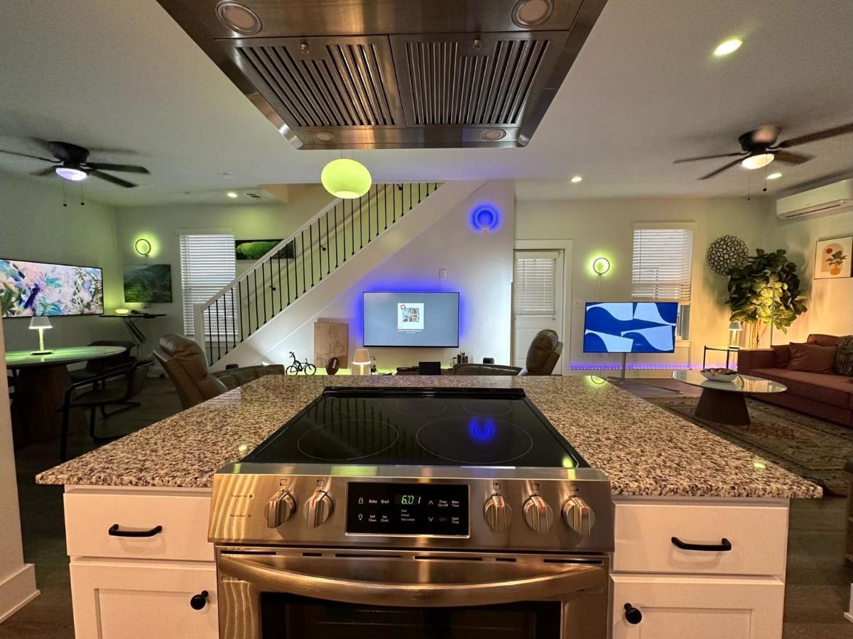 New Centennial Park Luxury Smart Home W Courtyard Fayetteville Buitenkant foto